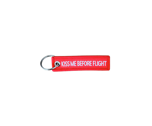 Llavero Kiss Me Before Flight Mini negro bordado
